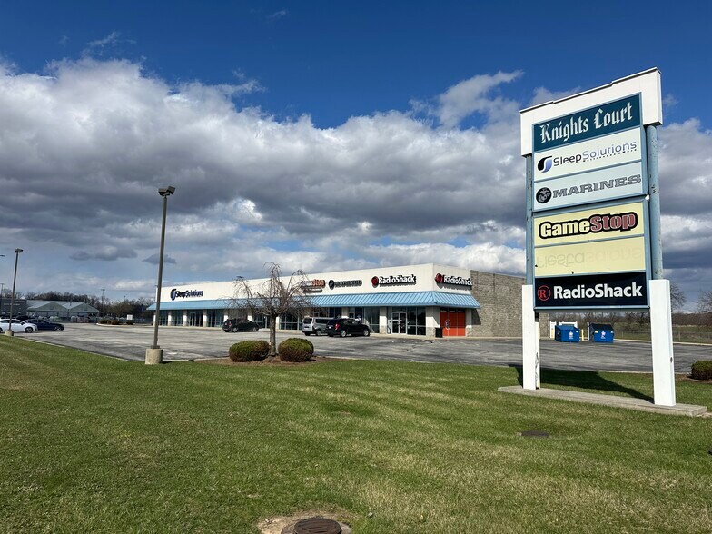 Primary Photo Of 2513-2521 E North St, Kendallville Storefront For Lease