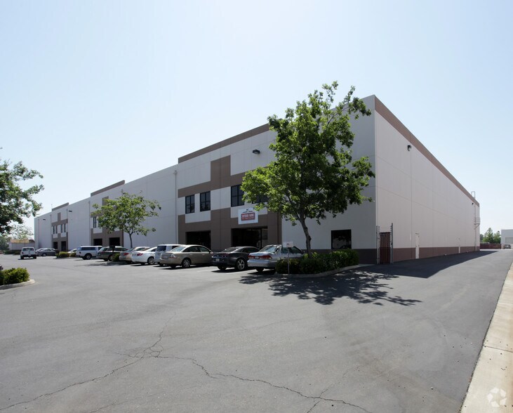 More Photos Of 1000 Business Park Dr, Dixon Warehouse For Lease