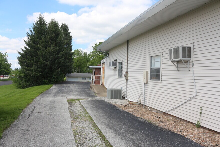 More Photos Of 1500 W Walnut St, Jacksonville Skilled Nursing Facility For Sale