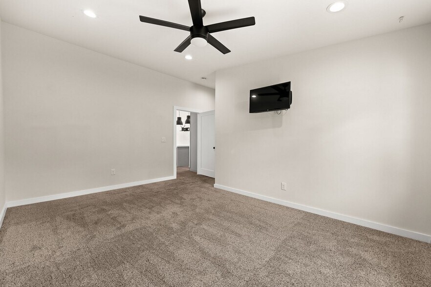 More Photos Of 221 Columbus Dr, Homer Flex For Sale