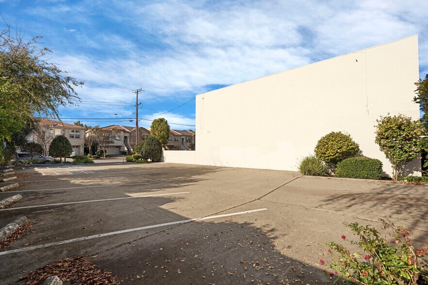 More Photos Of 1370 Santa Rosa St, San Leandro Funeral Home For Sale