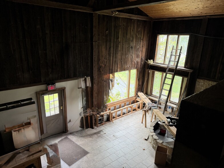 More Photos Of 981 Riverview Dr, Walnutport Storefront Retail Office For Sale