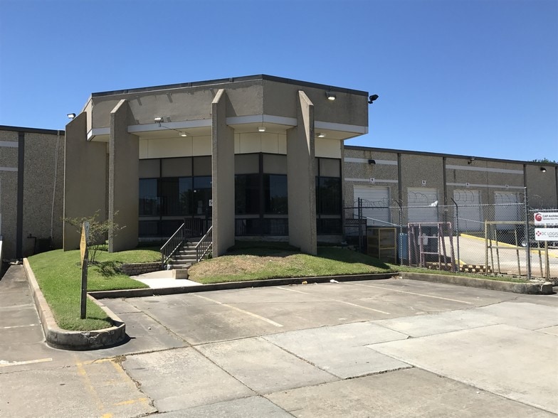 More Photos Of 5921-5937 S Loop Fwy E, Houston Warehouse For Lease