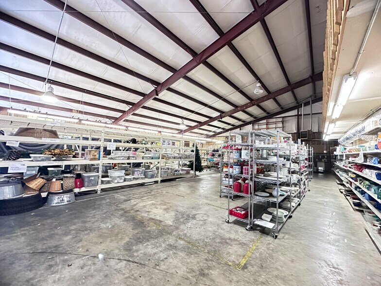 More Photos Of 2903 SE J St, Bentonville Showroom For Sale