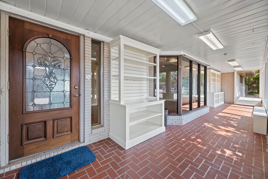 Primary Photo Of 1001 Avenue B, Katy Storefront Retail Office For Lease