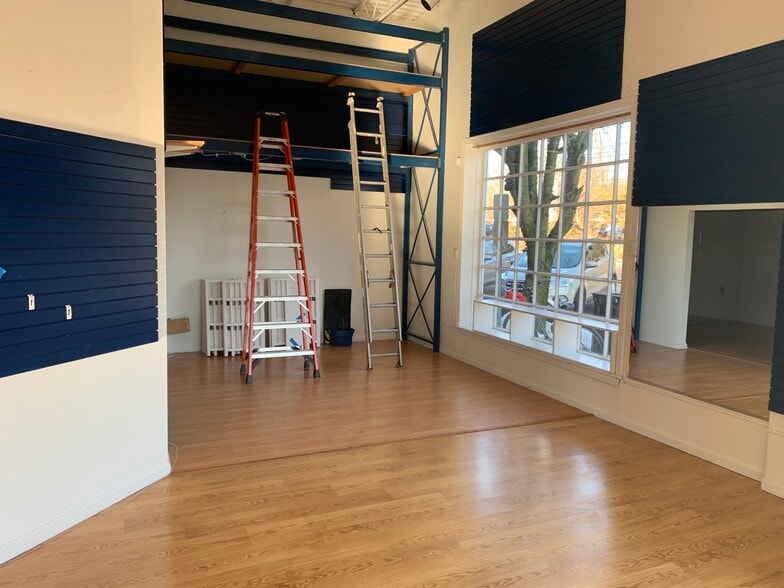More Photos Of 49-51 Tokeneke Rd, Darien General Retail For Sale