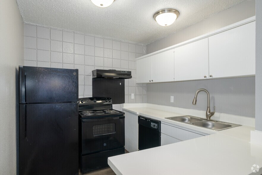 More Photos Of 5249 Wren Ave, El Paso Apartments For Sale