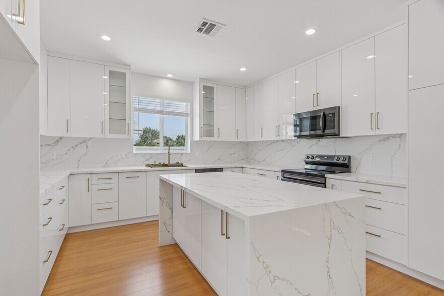 More Photos Of 17148 Stare St, Northridge Apartments For Sale