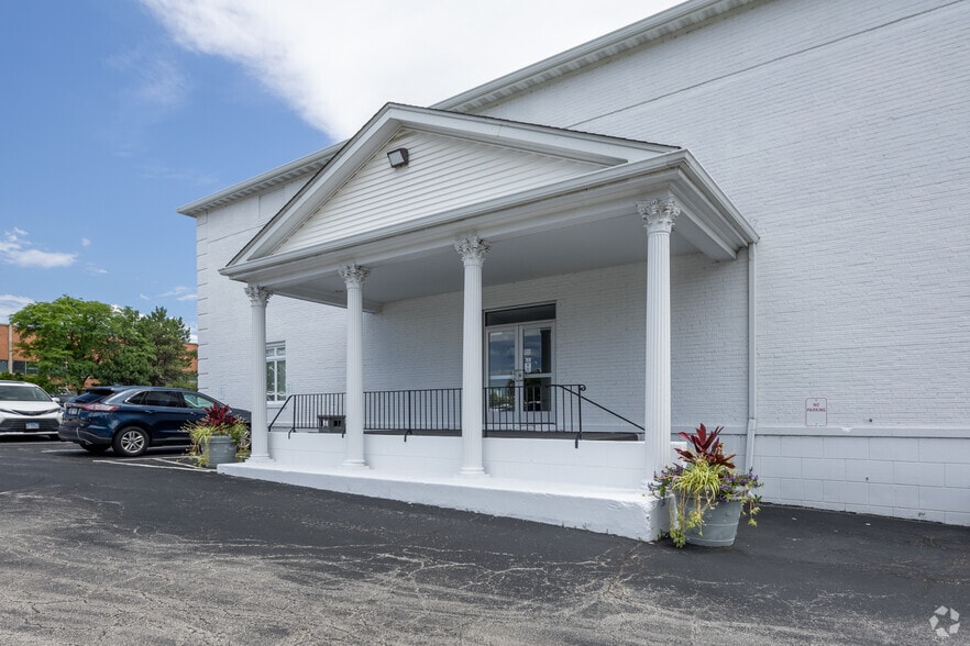 More Photos Of 900 Jorie Blvd, Oak Brook Unknown For Lease