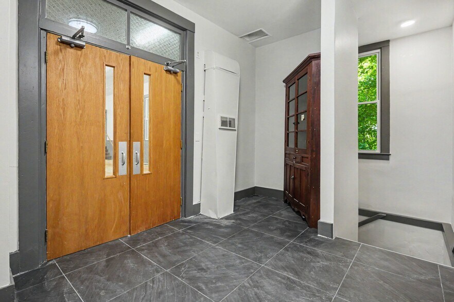 More Photos Of 9030 Columbus Rd, Mount Vernon Office For Sale