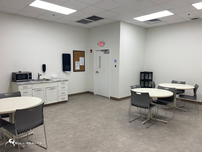 More Photos Of 210 E Lukken Industrial Dr, Lagrange Warehouse For Lease