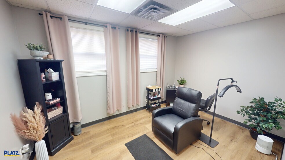 More Photos Of 8501 E Market St, Warren Medical For Sale