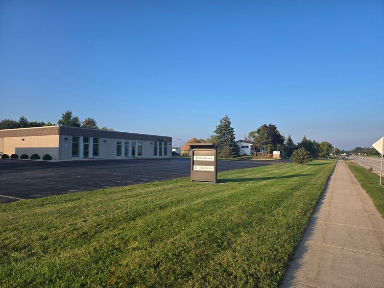 More Photos Of 16660-16666 W National Ave, New Berlin Office For Lease