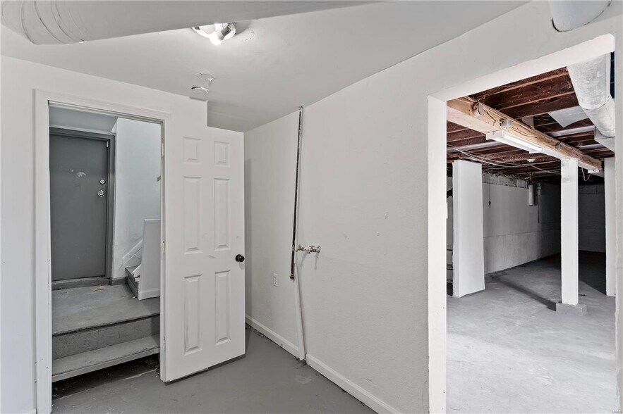 More Photos Of 7228 West Florissant Ave, Jennings Office For Sale