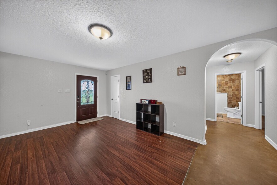 More Photos Of 4044 W FM 476, Poteet Flex For Sale