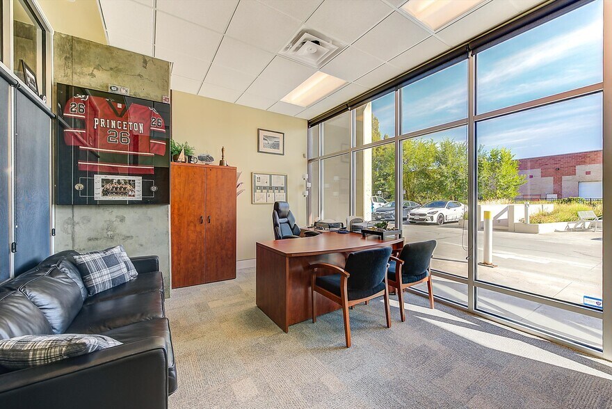 More Photos Of 2040 Springfield Rd, Kelowna Apartments For Sale