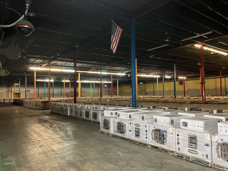 More Photos Of 9511 W Depot St, Yorktown Warehouse For Lease