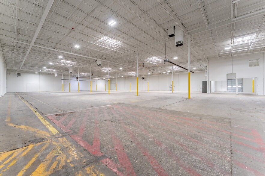 More Photos Of 4404 S Beltwood Pky, Dallas Warehouse For Lease