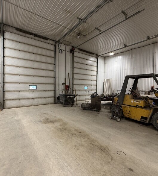 More Photos Of 1065 Oxford St, Sunnyside Industrial For Sale