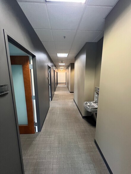 More Photos Of 15400 SW Boones Ferry Rd, Lake Oswego Office For Lease