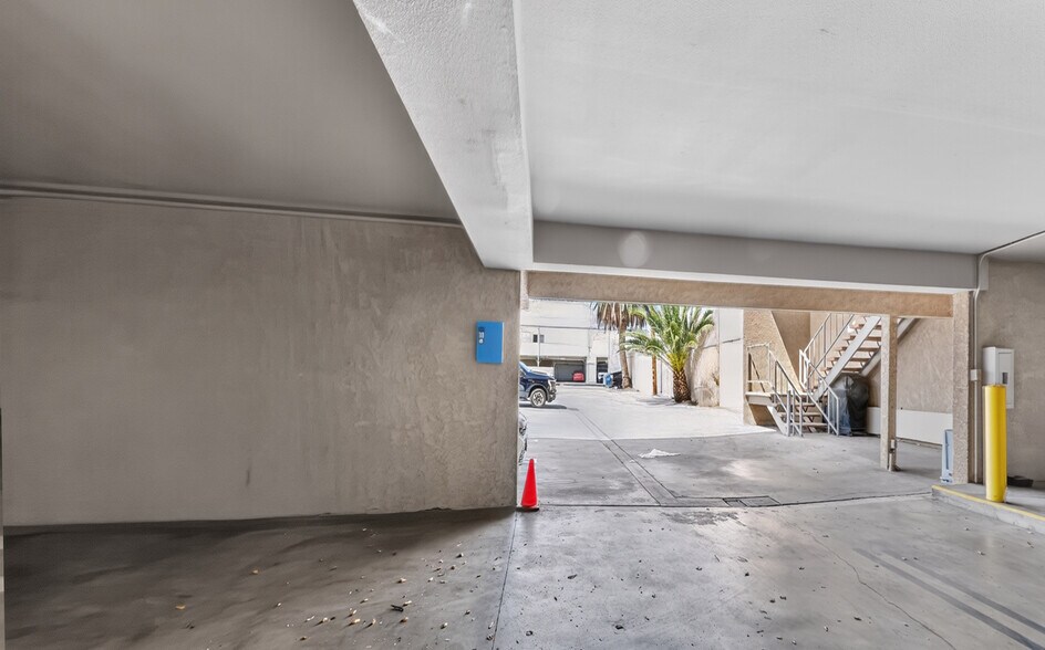 More Photos Of 20847 Sherman Way, Canoga Park Office For Sale