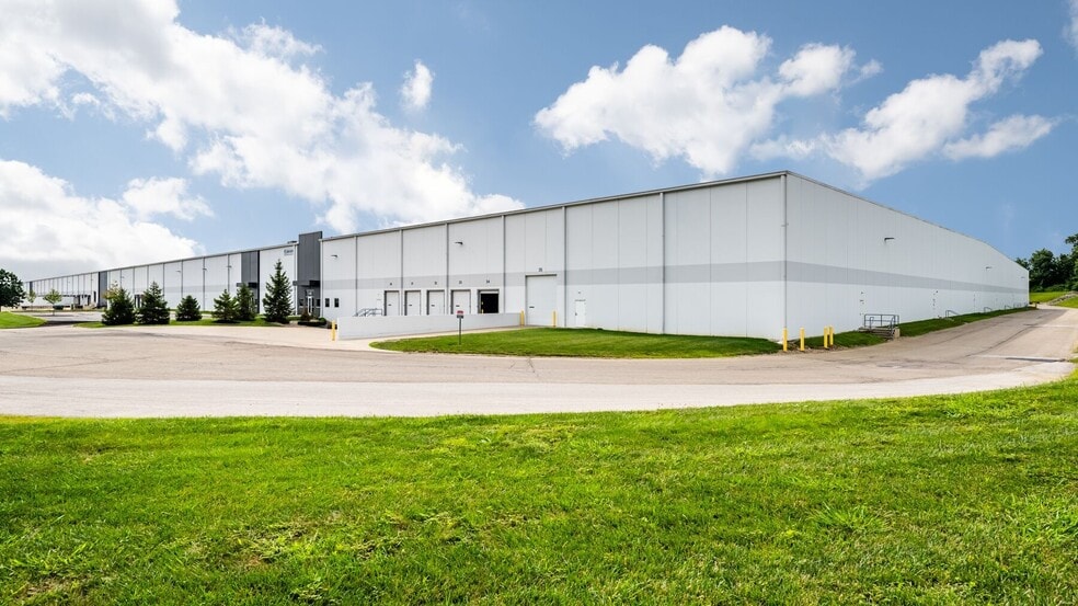 More Photos Of 5265-5273 E Provident Dr, West Chester Distribution For Lease