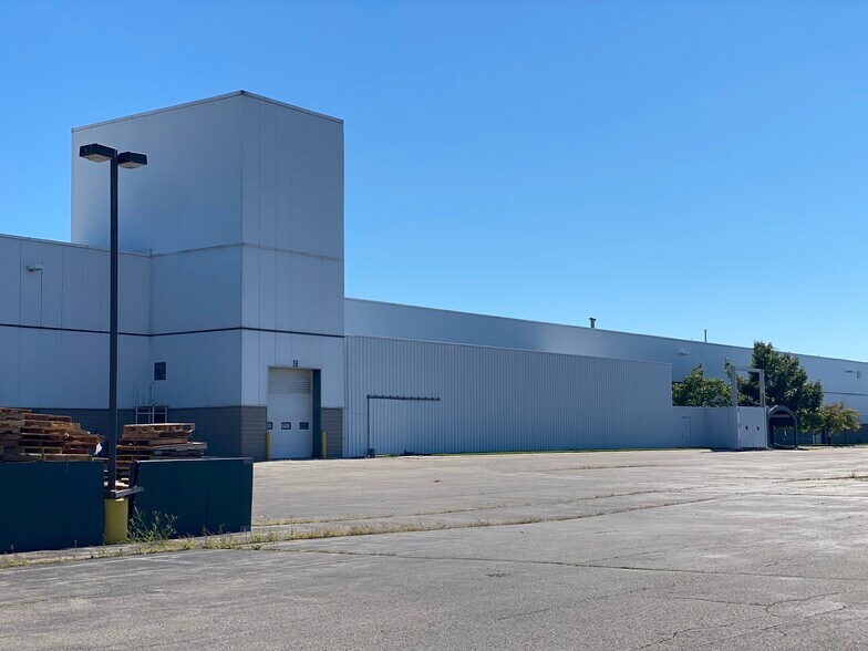 More Photos Of 100 Harbor Dr, Charlevoix Manufacturing For Sale
