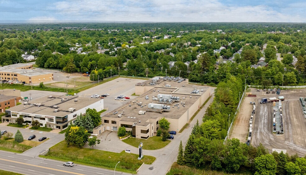 More Photos Of 1020 Boul Michèle-Bohec, Blainville Food Processing For Lease