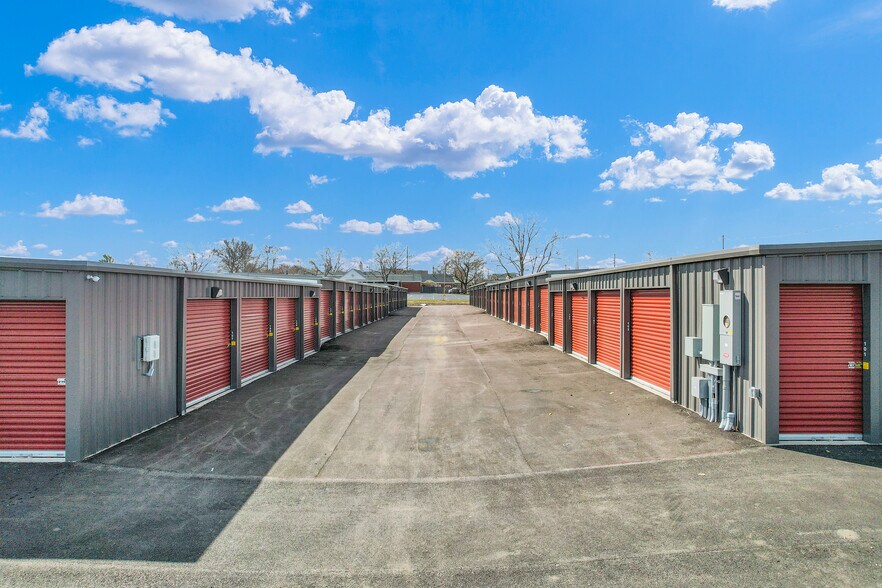More Photos Of 1601 Colorado ave, Urbana Self Storage For Sale