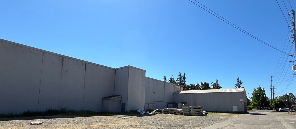 More Photos Of 170 Division St NE, Salem Manufacturing For Sale