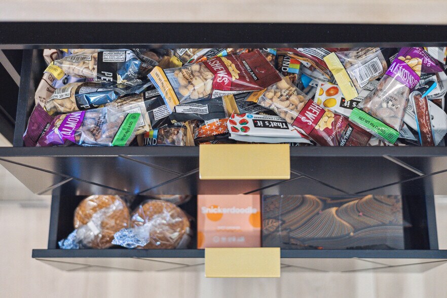 More Photos Of 4140 Bluff, Fish Creek Storefront Retail Office For Lease