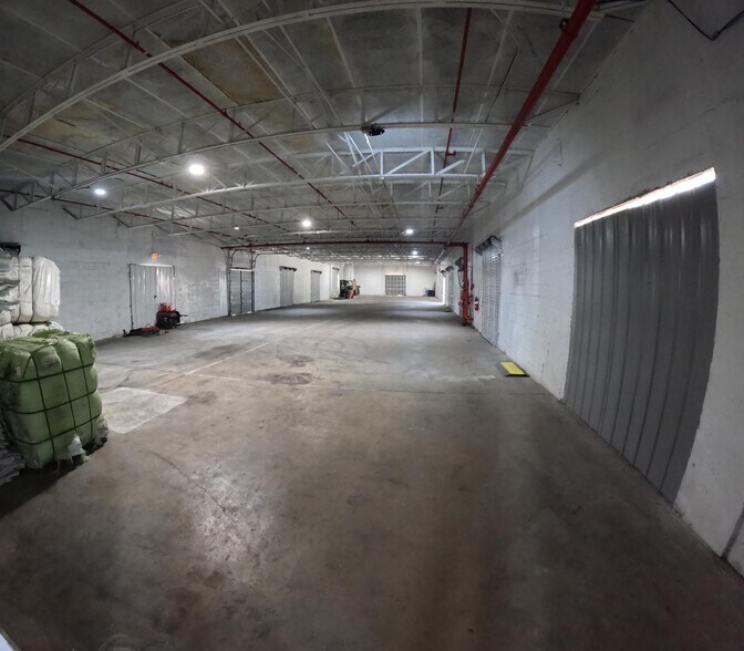 More Photos Of 680 Edgewood Ave N, Jacksonville Warehouse For Lease