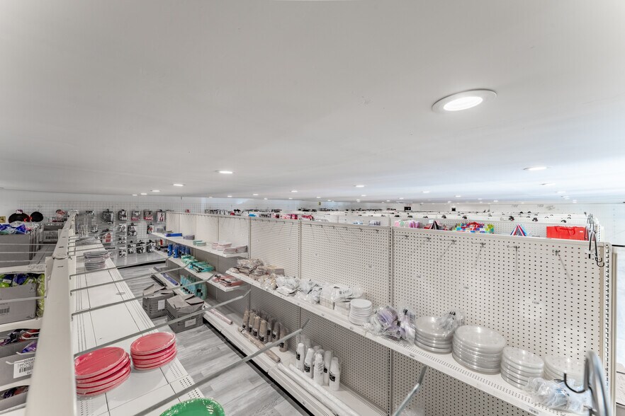More Photos Of 5108 Lee St, Greenville Showroom For Sale