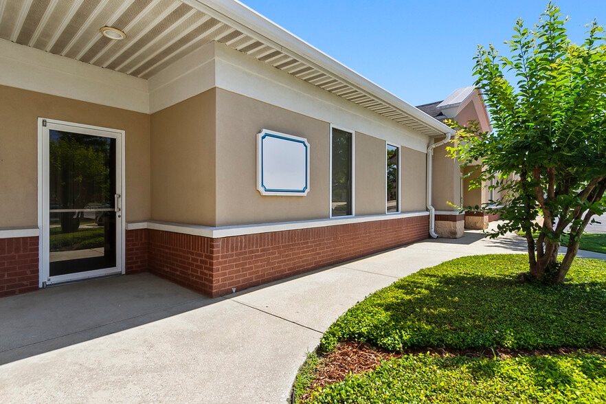 More Photos Of 2002 McFarland Blvd E, Tuscaloosa Office For Lease