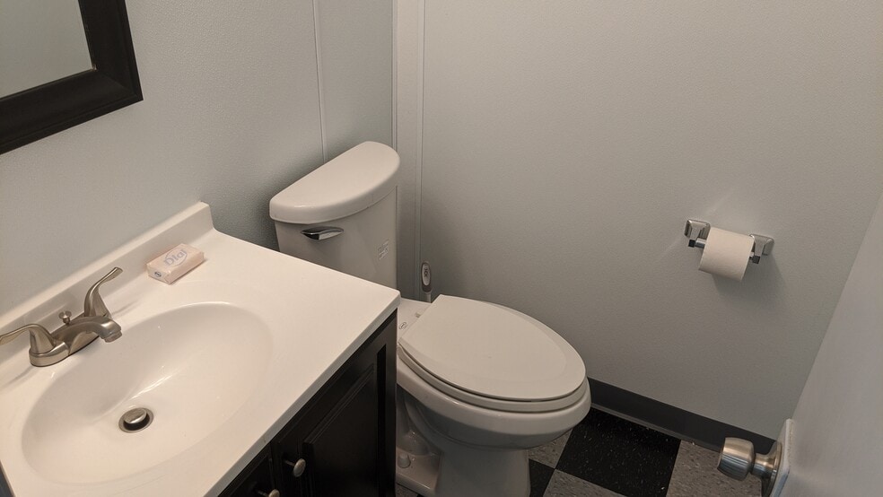 More Photos Of 6504 McGrew St, Houston Warehouse For Lease