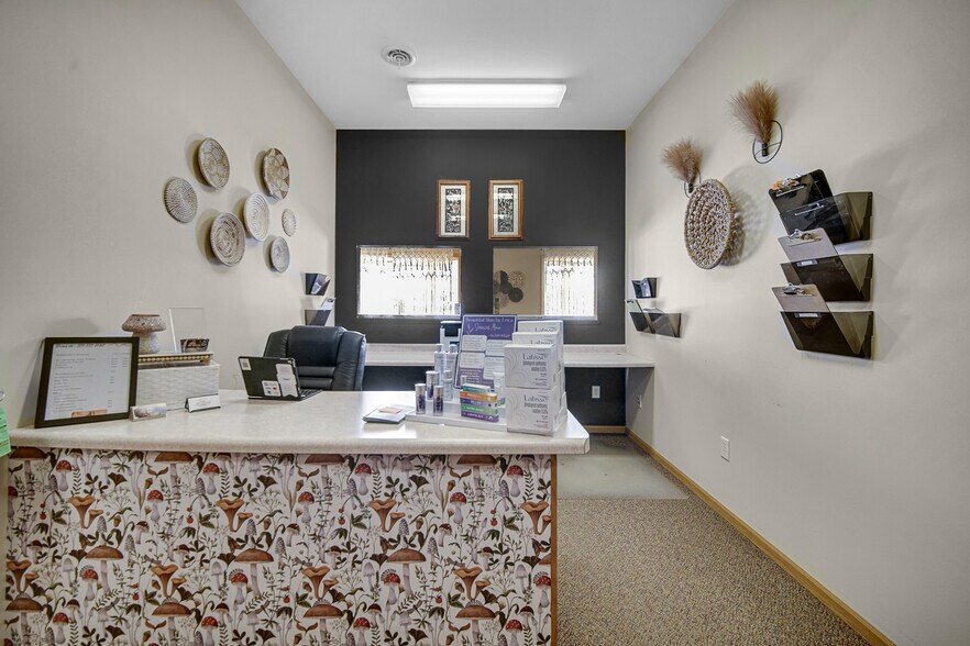 More Photos Of 165 E Robbins St, Wheatfield Medical For Sale