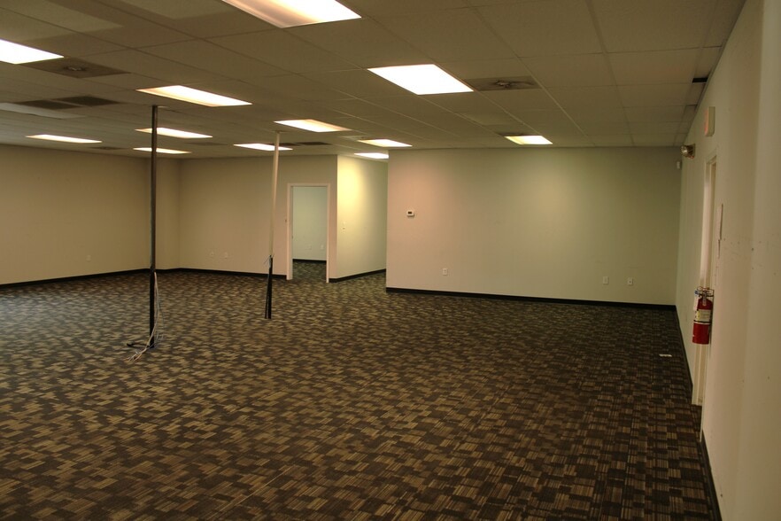 More Photos Of 499 Jessen Ln, Charleston Industrial For Lease