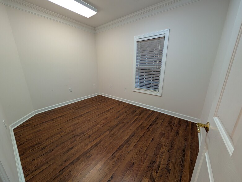 More Photos Of 6511 Creedmoor Rd, Raleigh Office For Lease
