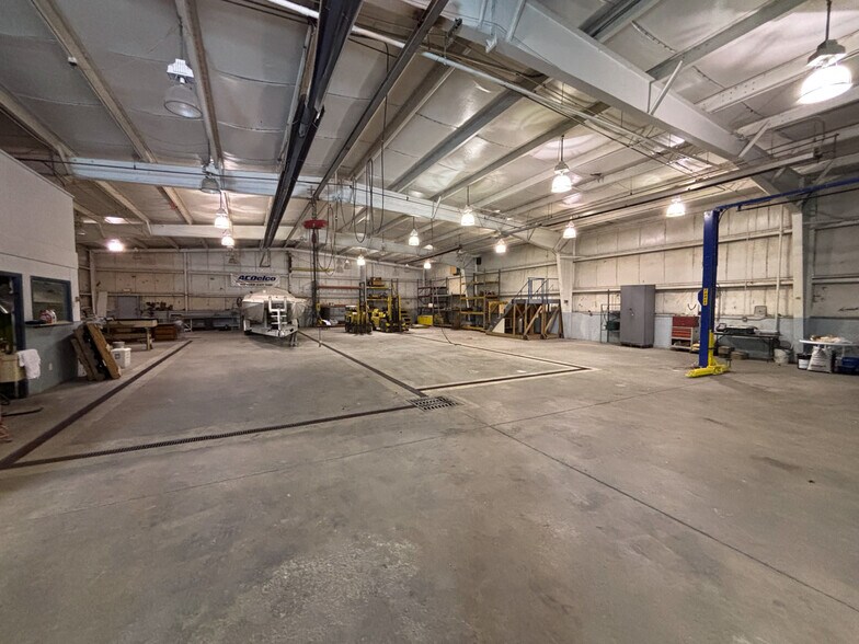 More Photos Of 1805-1811 Sawmill Pky, Huron Warehouse For Sale