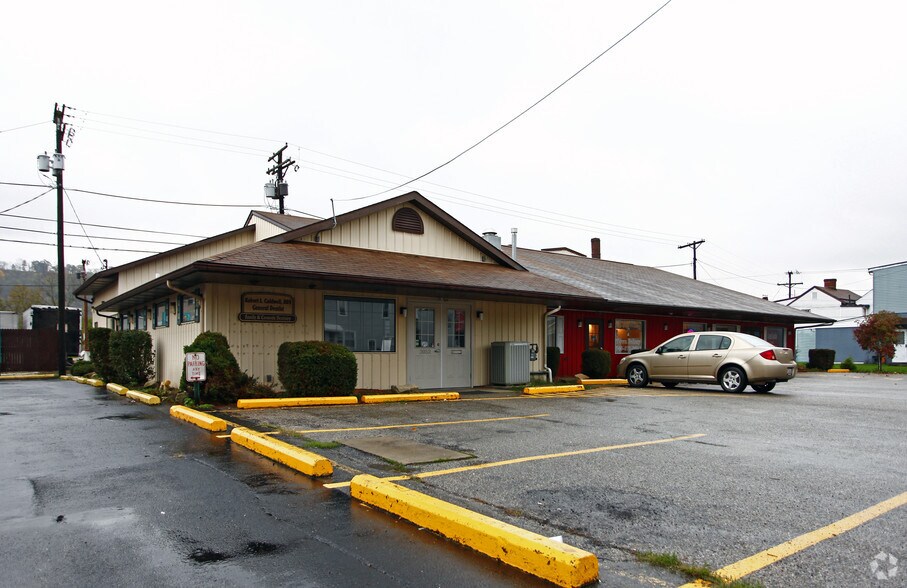 Primary Photo Of 3052 Belmont St, Bellaire General Retail For Sale