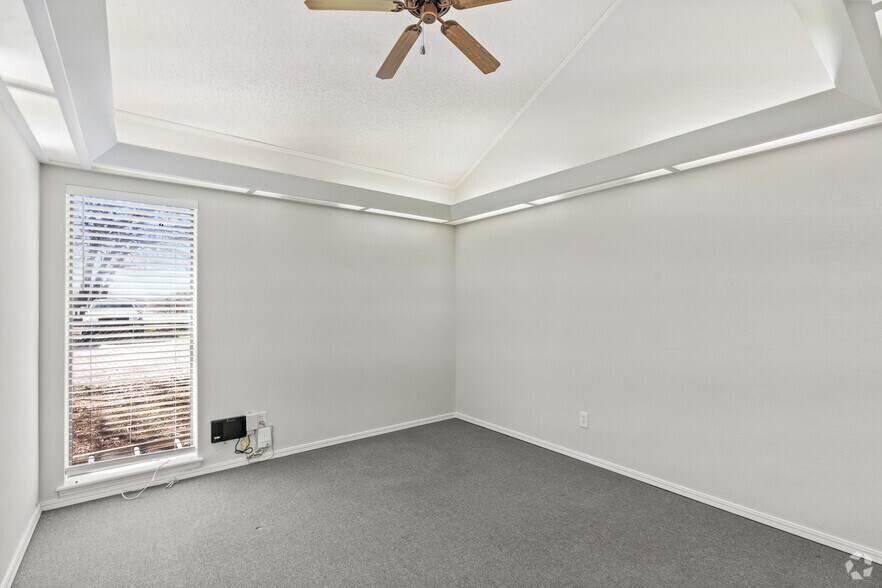 More Photos Of 190 W Highway 114, Southlake Office Residential For Lease
