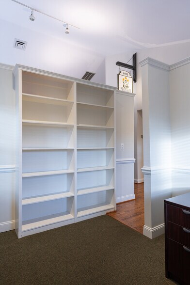 More Photos Of 10470-10476 Armstrong St, Fairfax Medical For Sale