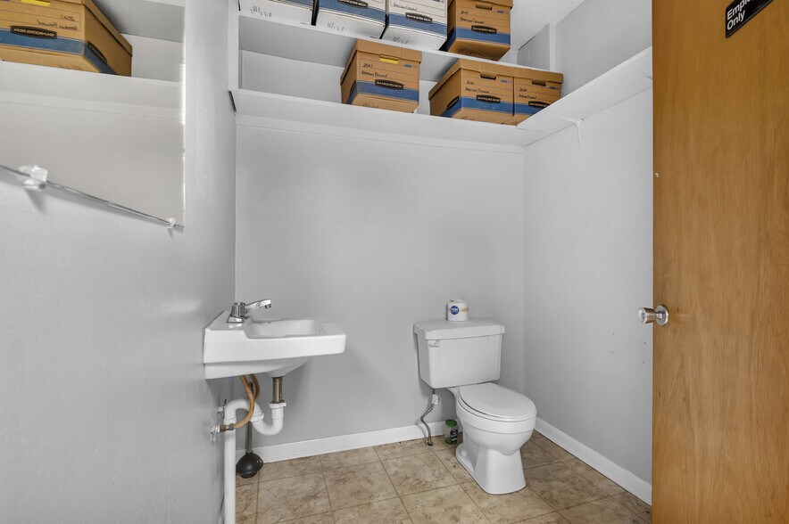 More Photos Of 21034 US Highway 96 S, Kirbyville Flex For Sale