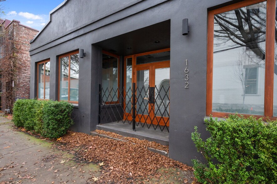 More Photos Of 1632 NW Thurman St, Portland Showroom For Lease