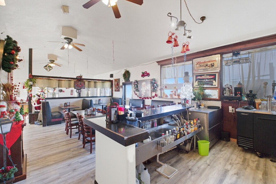 More Photos Of 1185 NE Mill St, Waldport Flex For Sale