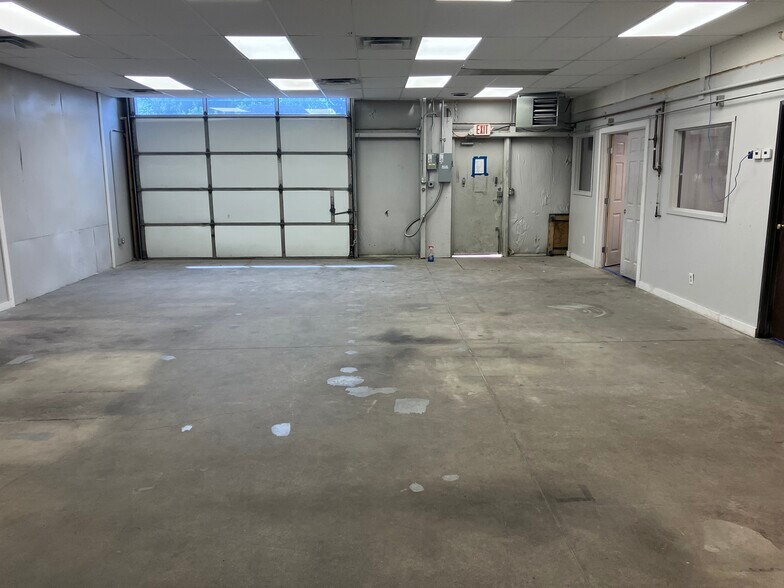 More Photos Of 127-129 S Cleveland Ave, Loveland Showroom For Lease