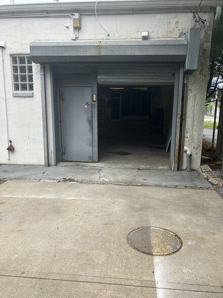 More Photos Of 2068 Jericho Tpke, East Northport Service For Lease