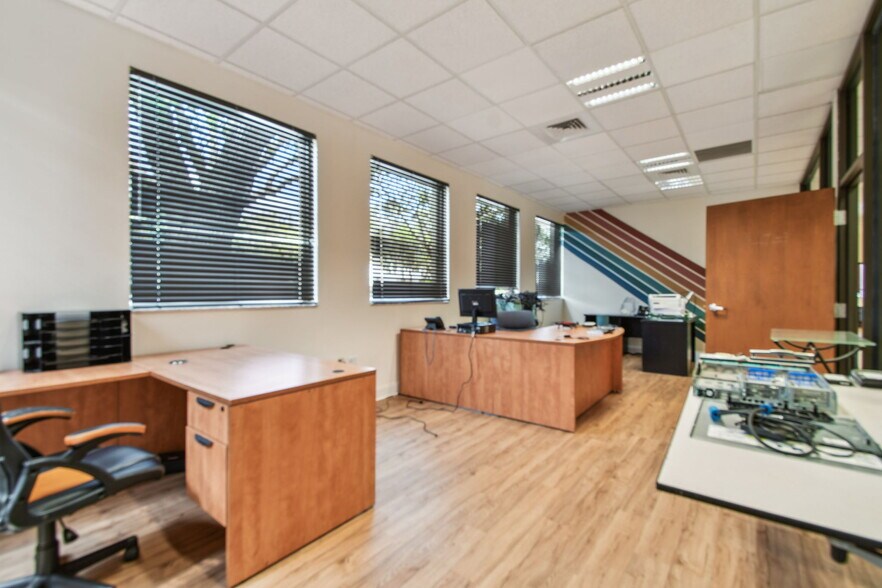 More Photos Of 10901 Danka Cir N, Saint Petersburg Office For Sale
