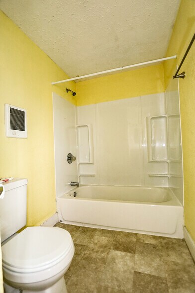 More Photos Of 1111 Chenault Ave, Hoquiam Apartments For Sale