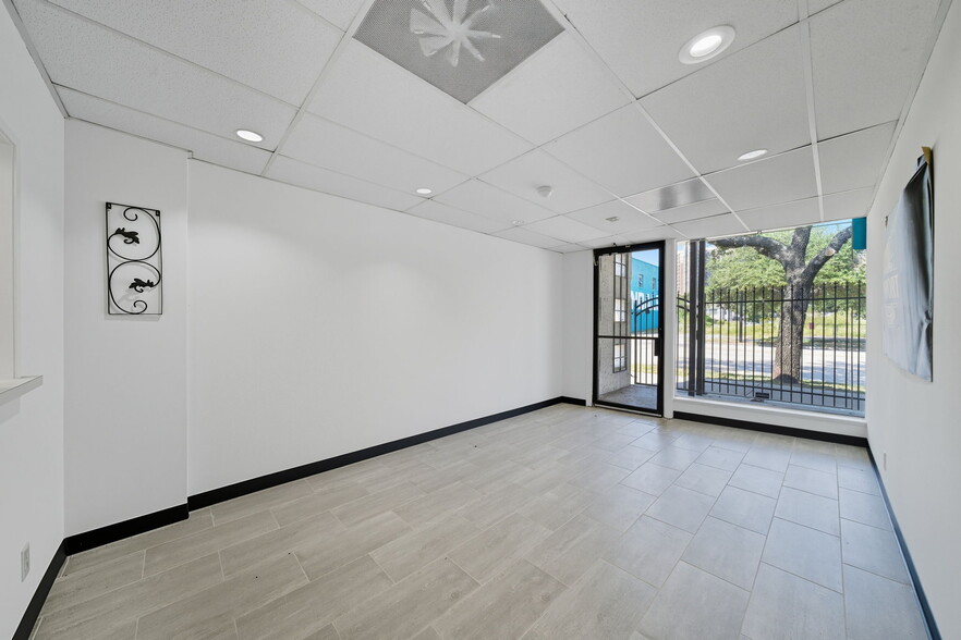 More Photos Of 4909 Main St, Houston Medical For Lease
